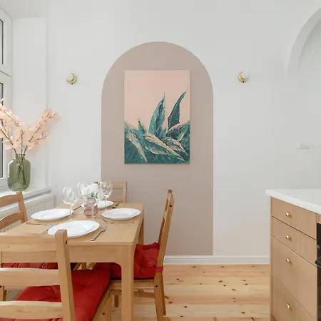 Comfortable & Bright By Renters *