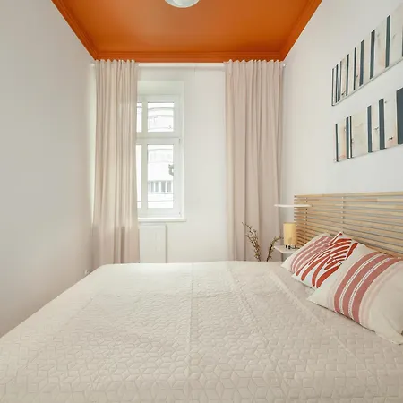Comfortable & Bright By Renters Apartment *