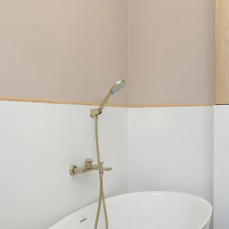 Comfortable & Bright By Renters *