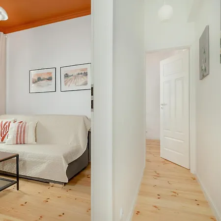 Comfortable & Bright By Renters