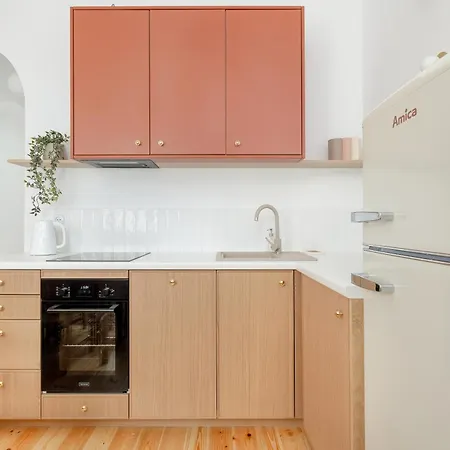 Comfortable & Bright By Renters Apartment