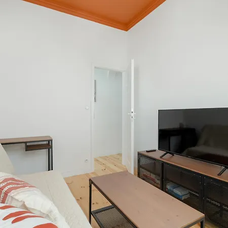 Comfortable & Bright By Renters Apartment *